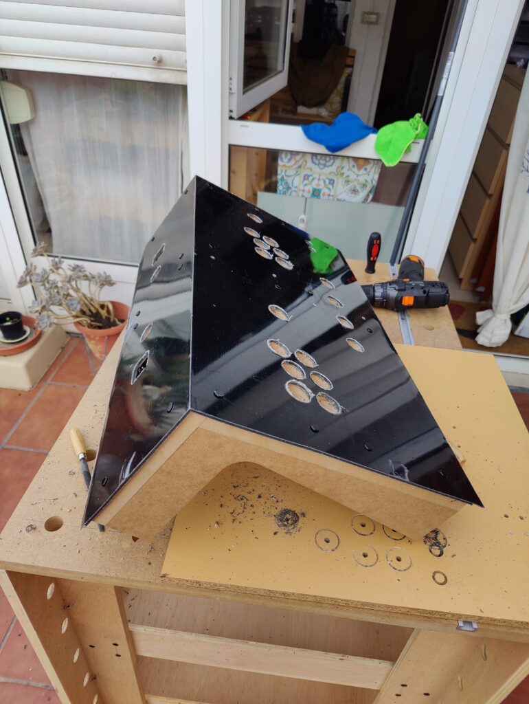 Base de la botonera cubierta, vista lateral