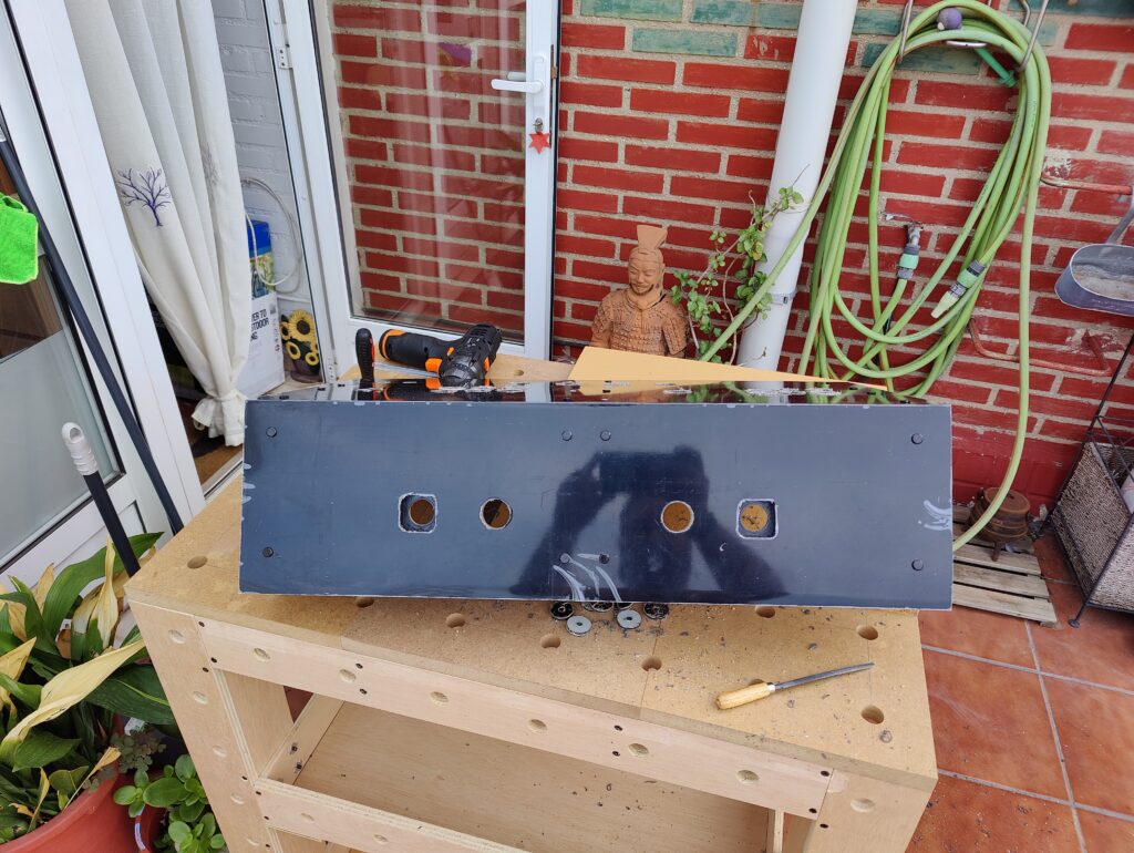 Base de la botonera cubierta, vista frontal